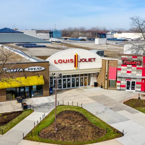 Vista frontal aérea del Louis Joliet mall.